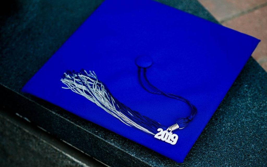 17 College Graduation Decor Ideas That Won’t Look Like a Party City Afterthought