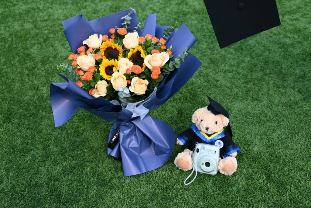 Colorful Graduation Decorations Ideas That Wow Without Wrecking Your Wallet