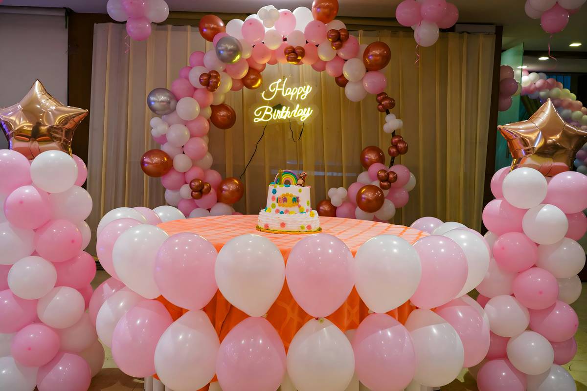 How to Nail Your Celebration with Customizable Graduation Party Decorations