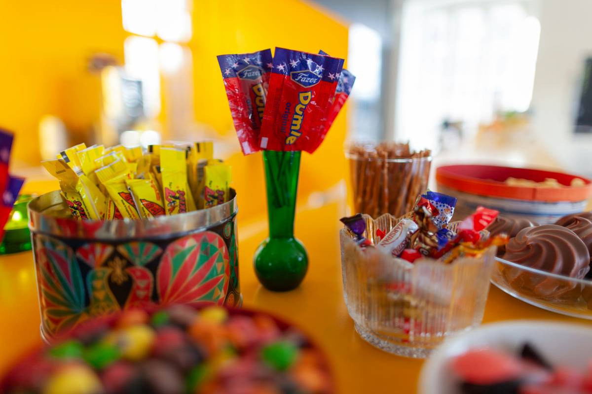 Side-by-side comparison of generic vs. curated graduation party supplies 2019 arrangements