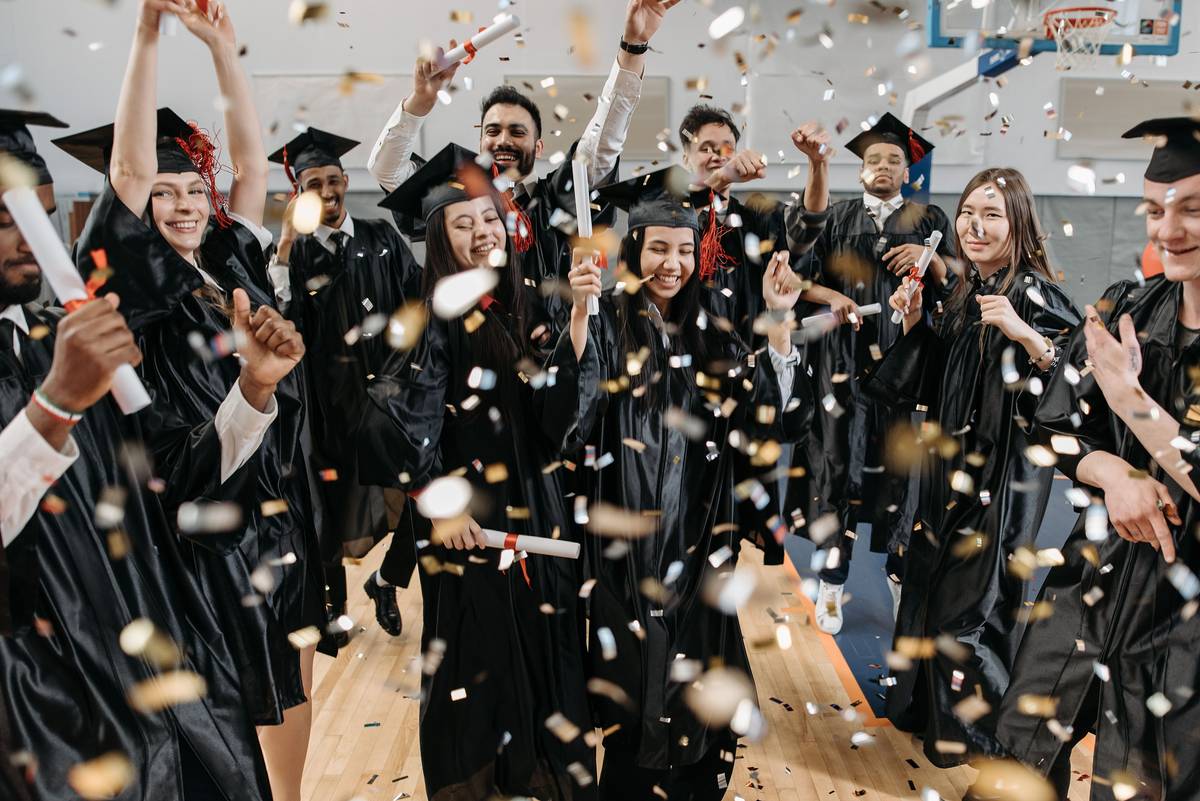 Recommended Decorations for Graduation: Stylish, Meaningful & Budget-Friendly Ideas That Wow